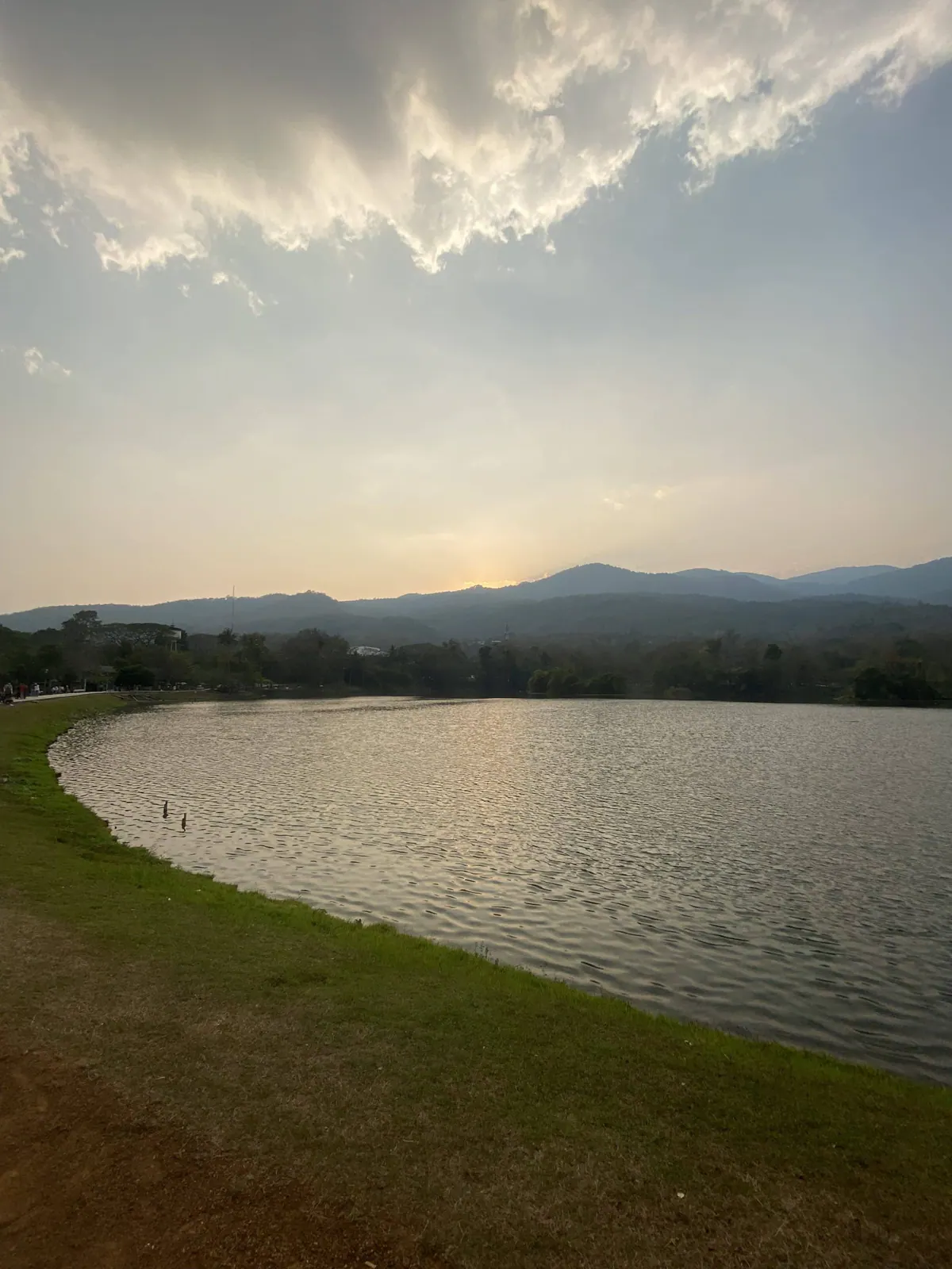 Se promener autour du réservoir Angkaew à Chiang Mai