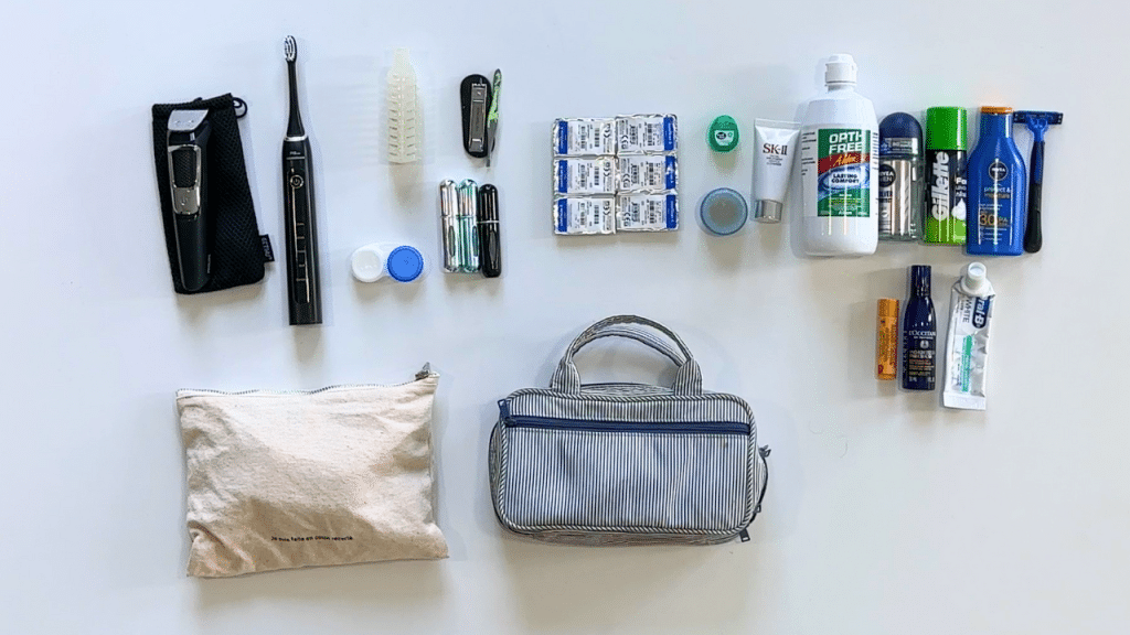 Trousse de toilette et medicaments pour digital nomad
